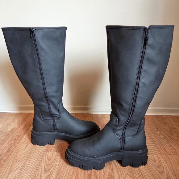 ASOS DESIGN Wide Curve Fit Carla Chunky Knee Waterproof Boots in Black Size 10W - Picture 11 of 16